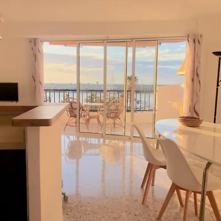 Con Vistas Al Mar Frente Al Puerto Апартаменты *